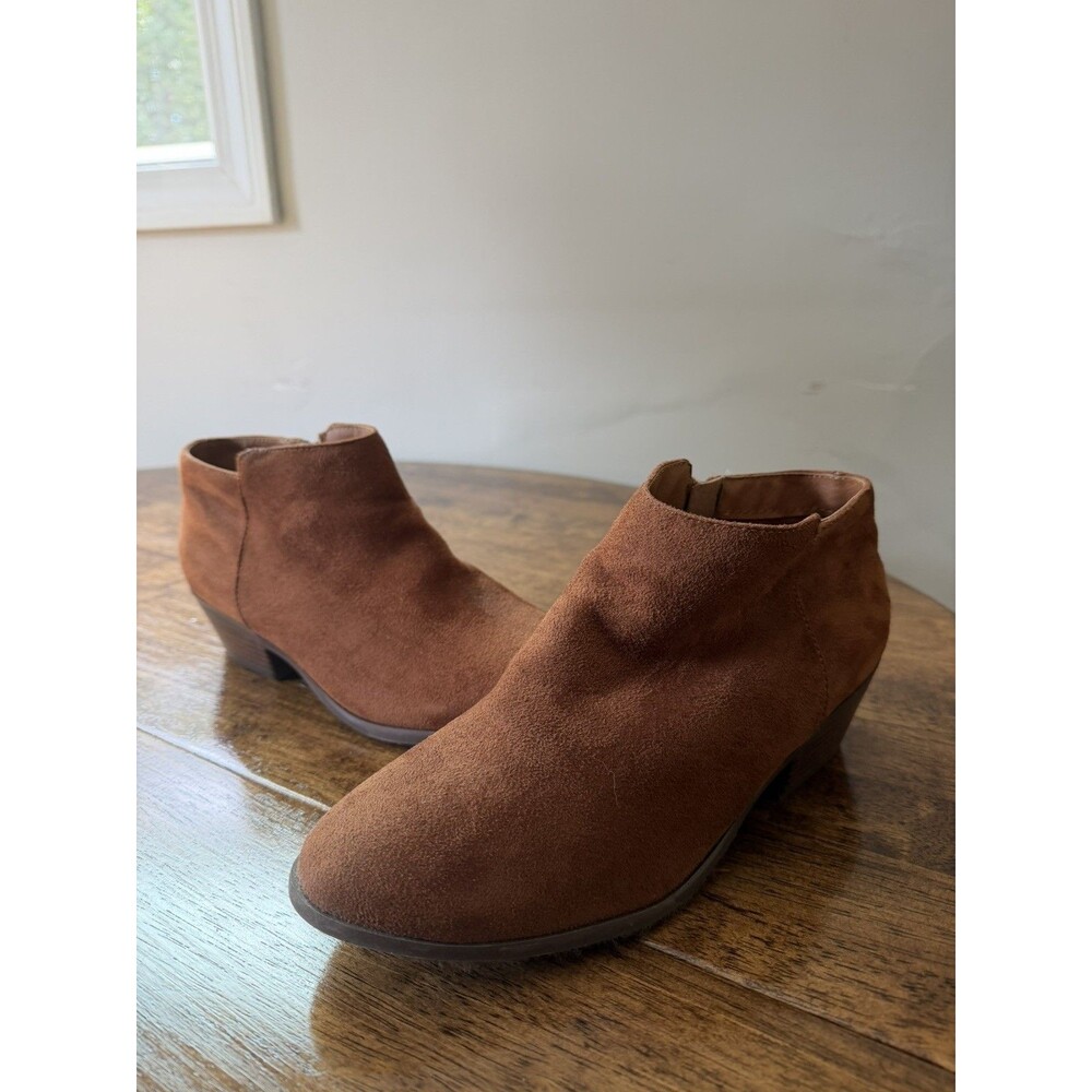Soda Womens Tan Faux Suede Chelsea Ankle Boots Low Block Heel Size 8.5 New